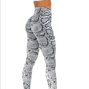 Rapid Wear Python scrunch leggings